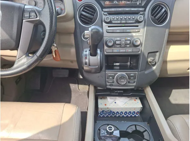 Car image 15