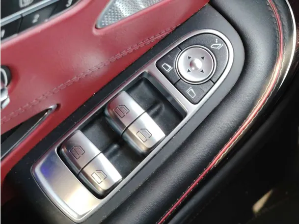 Car image 27