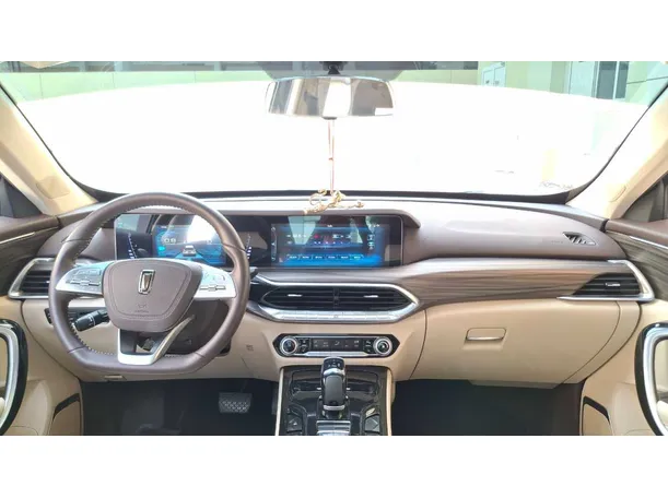 Car image 16