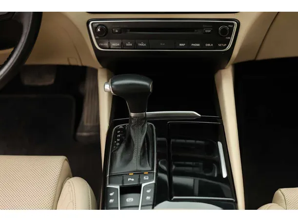 Car image 32