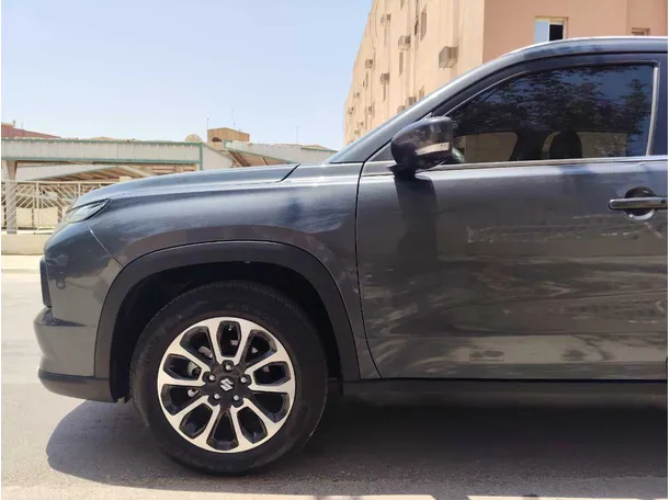 Car image 9