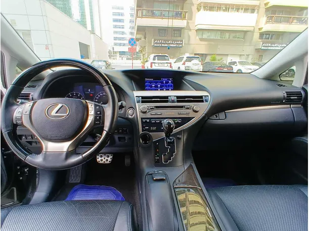 Car image 14