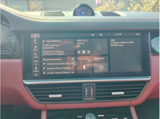 Car image 25