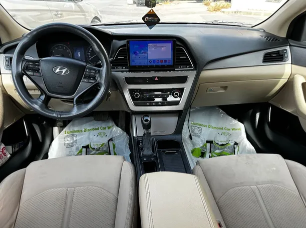 Car image 17