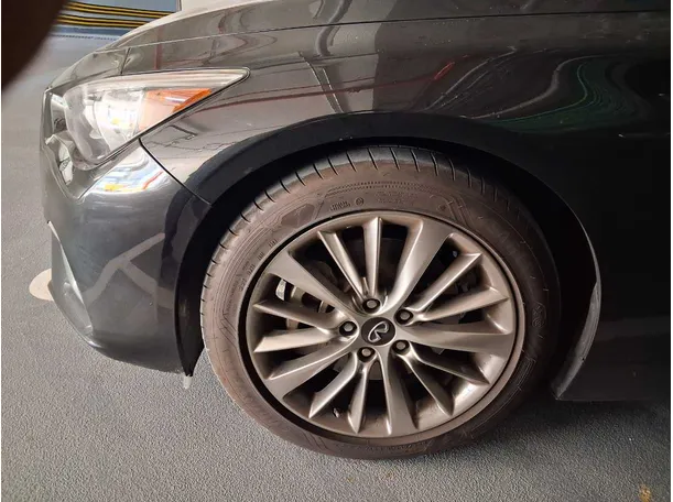 Car image 13