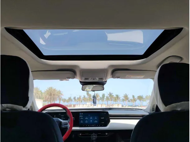 Car image 18