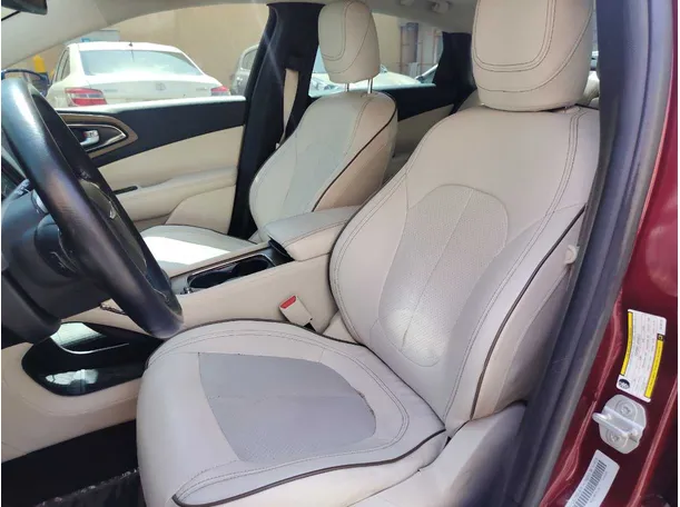 Car image 13