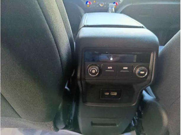 Car image 28