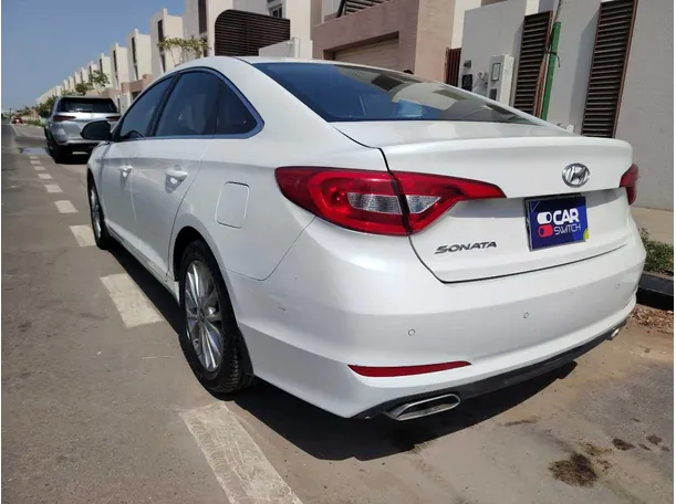 Car image 7