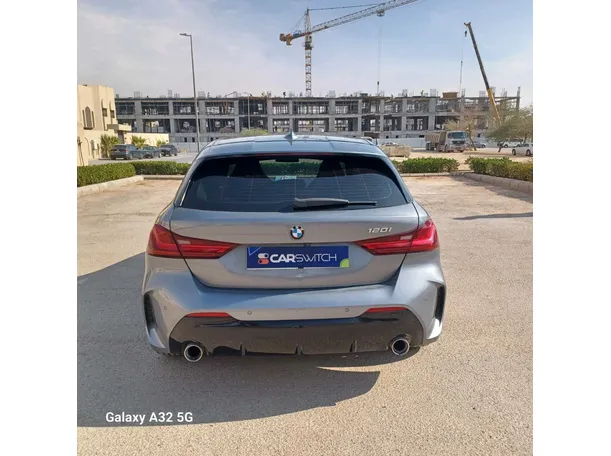 Car image 7