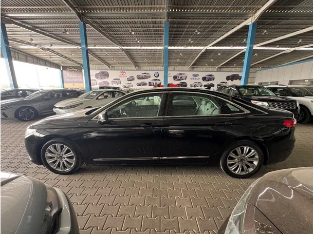 Car image 8