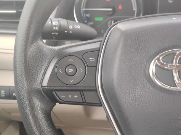 Car image 25