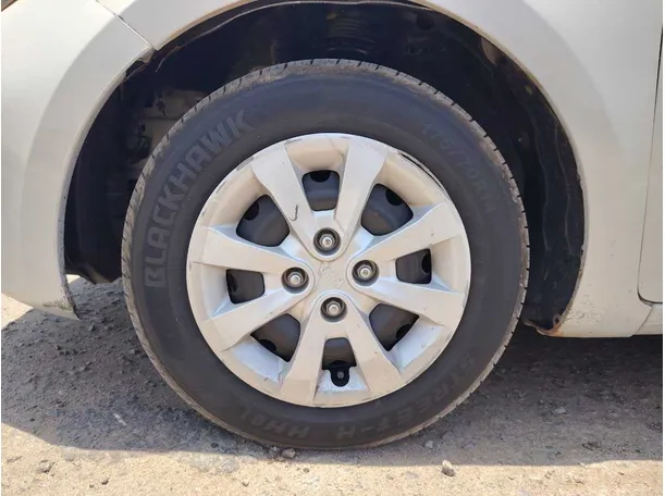 Car image 9