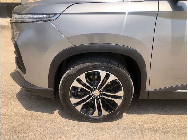Car image 9