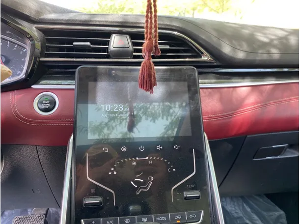 Car image 18