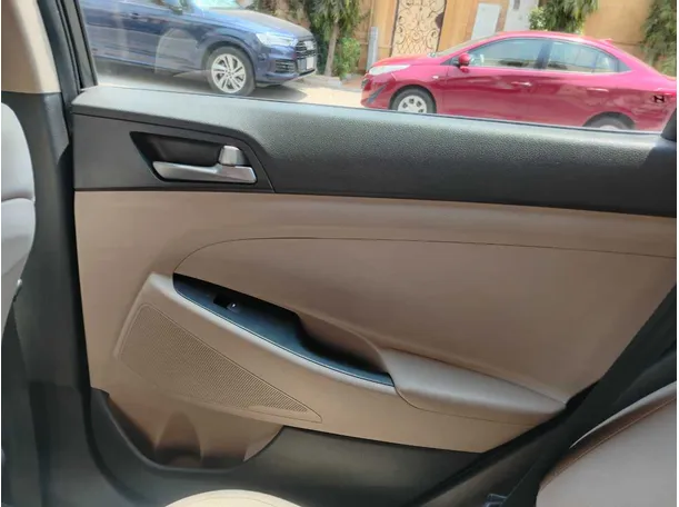 Car image 33
