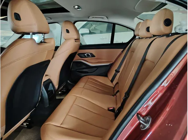Car image 17