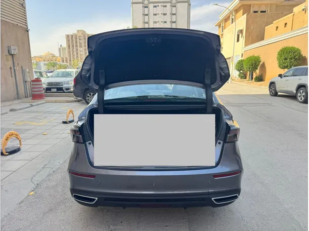 Car image 19