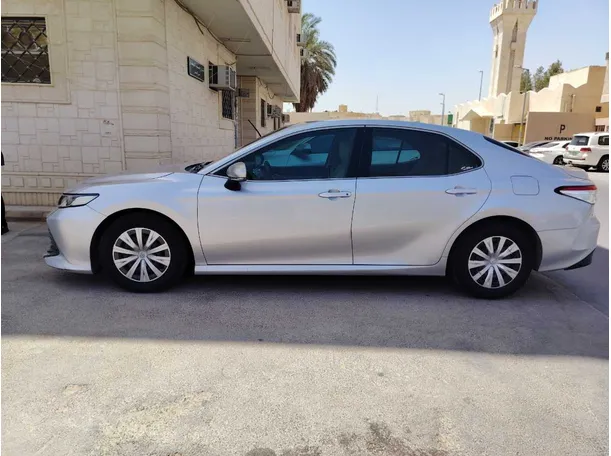 Car image 8