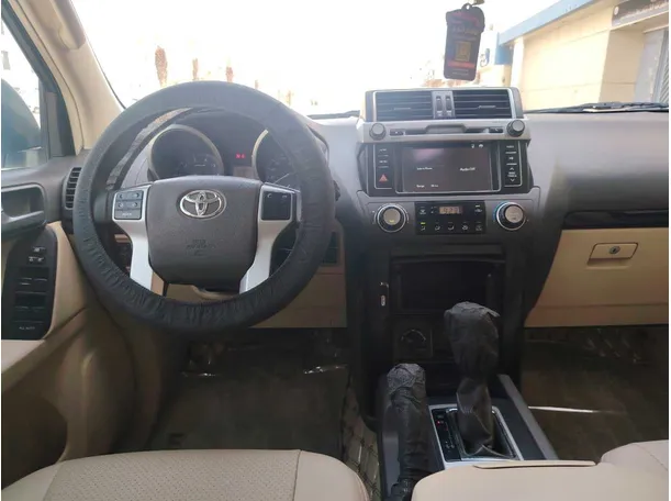 Car image 19