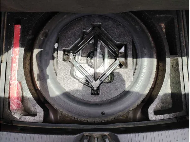Car image 27