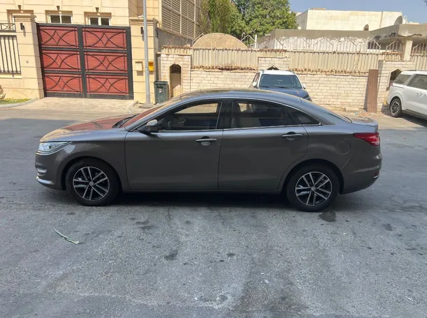 Car image 8