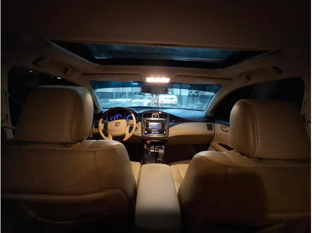 Car image 8