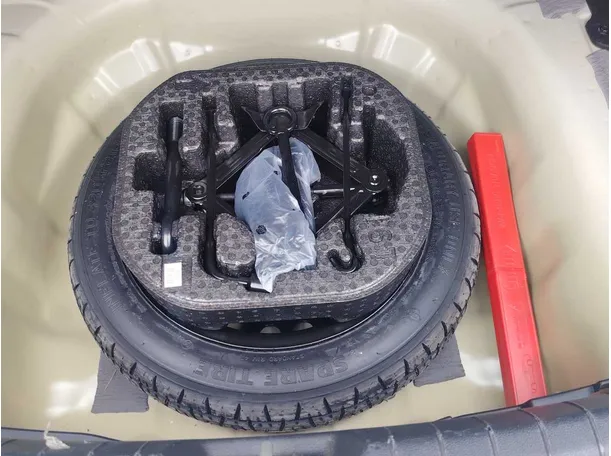 Car image 36