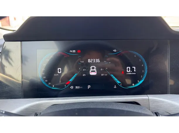 Car image 17