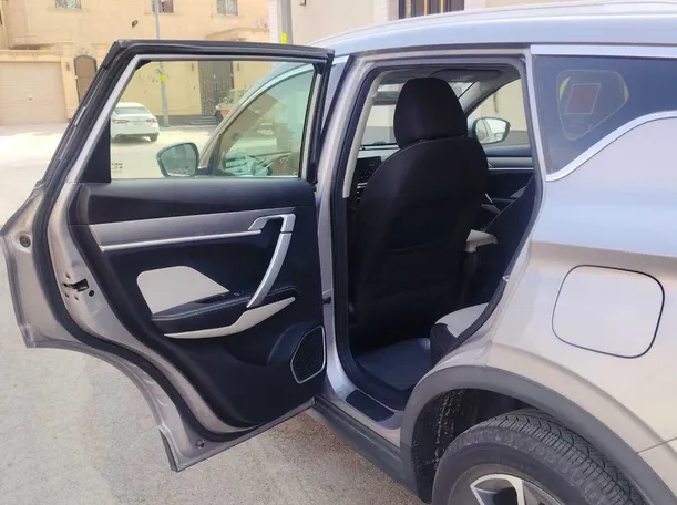 Car image 13