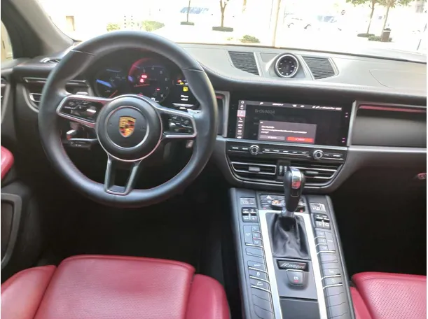 Car image 17