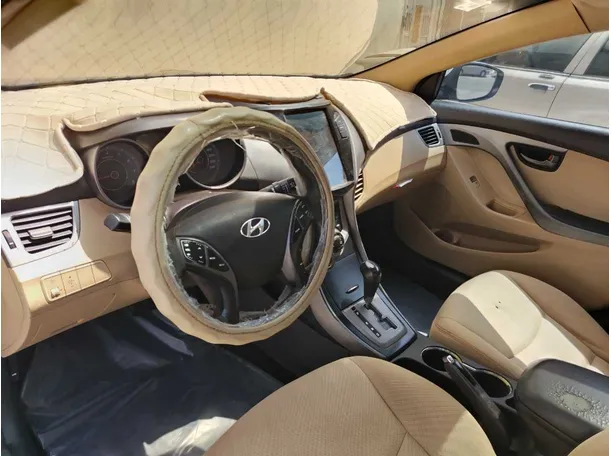 Car image 12