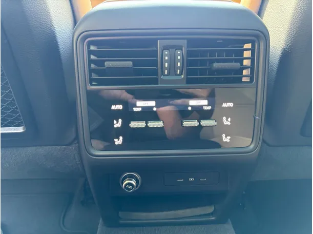 Car image 29
