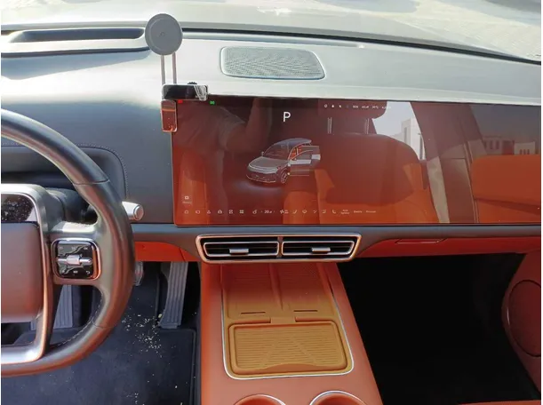 Car image 17