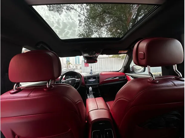 Car image 17