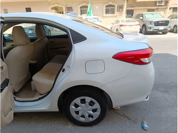 Car image 15