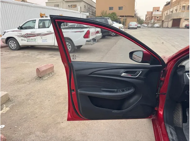 Car image 10