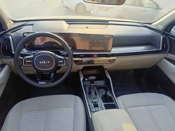 Car image 18