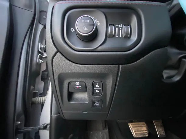 Car image 24