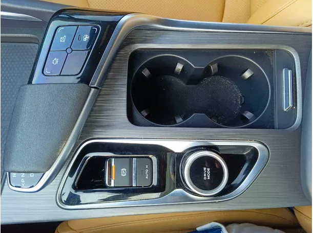 Car image 26