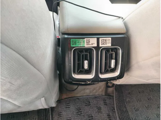 Car image 34
