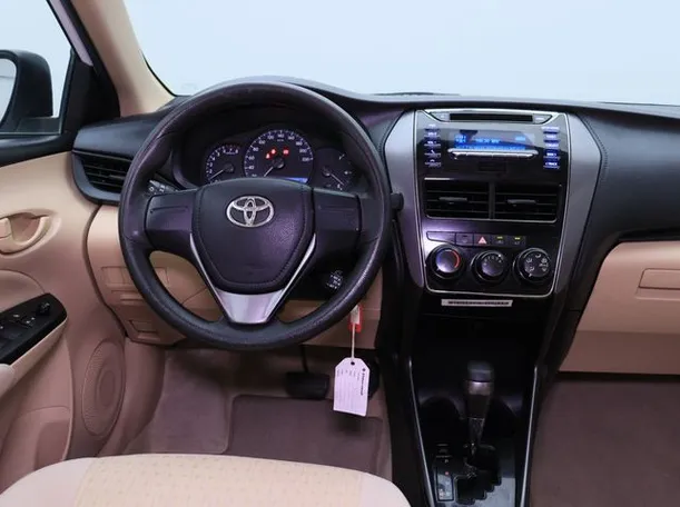 Car image 15