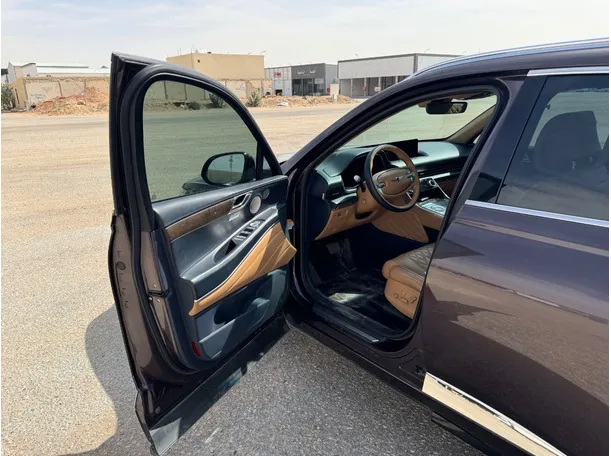 Car image 10
