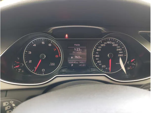 Car image 19