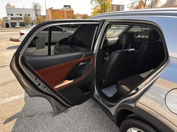 Car image 13