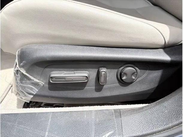 Car image 26