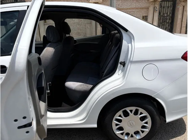 Car image 15