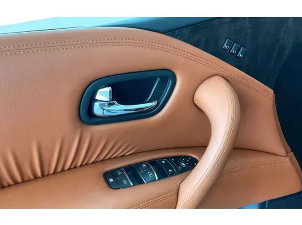 Car image 26