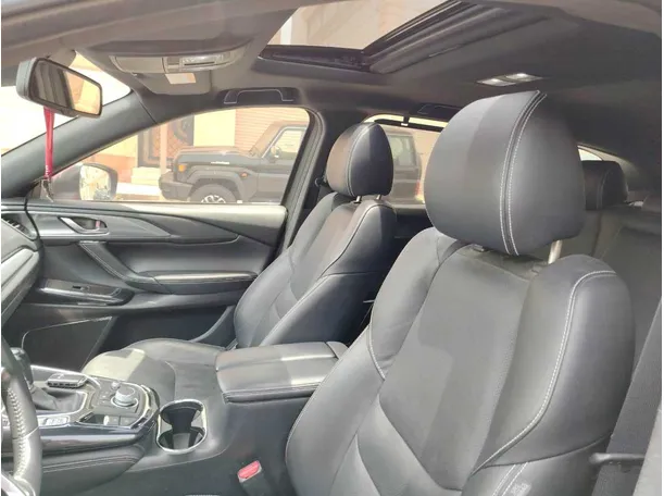 Car image 12