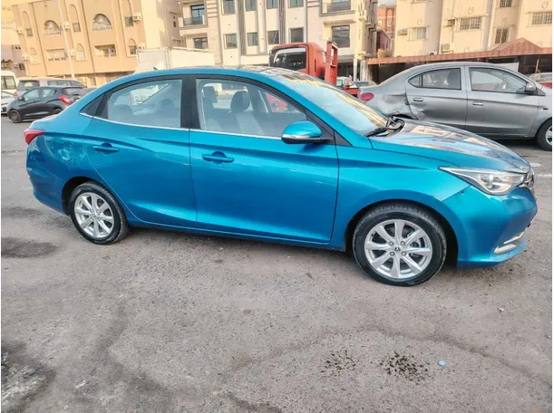 Car image 4